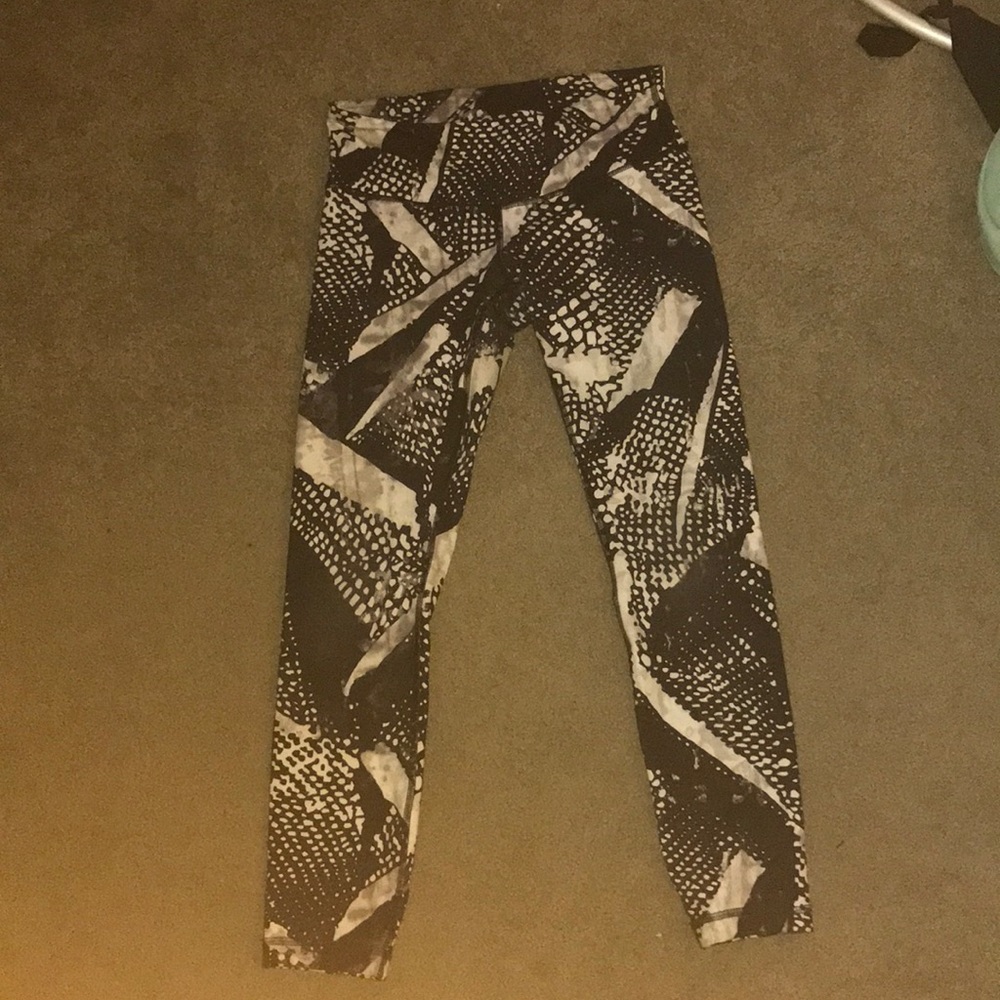 Lululemon leggings size 6